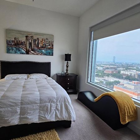 Luxury Highrise In Midtown - Skyline Views And Chic Decor Lejlighed Houston Eksteriør billede