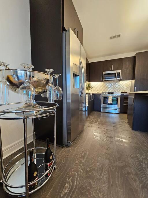 Luxury Highrise In Midtown - Skyline Views And Chic Decor Lejlighed Houston Eksteriør billede