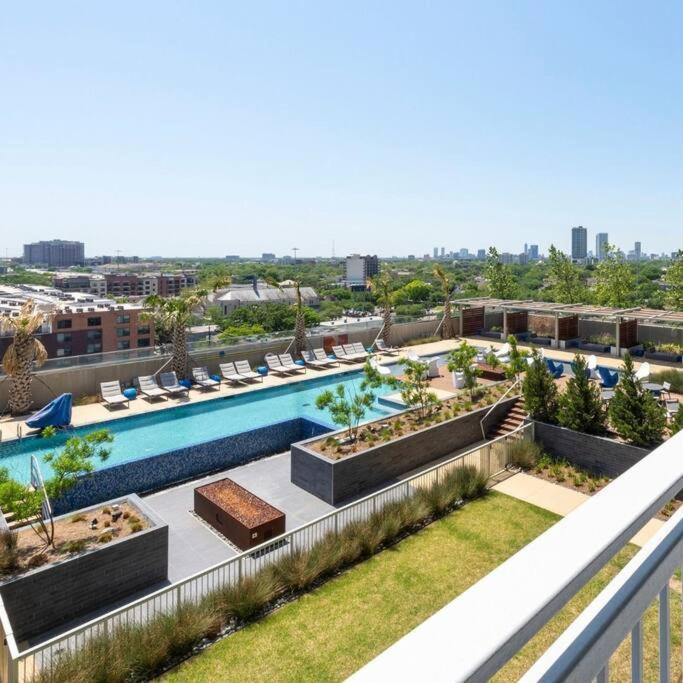 Luxury Highrise In Midtown - Skyline Views And Chic Decor Lejlighed Houston Eksteriør billede