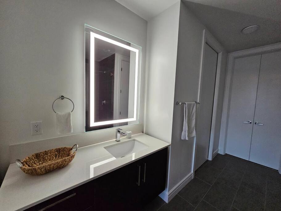 Luxury Highrise In Midtown - Skyline Views And Chic Decor Lejlighed Houston Eksteriør billede