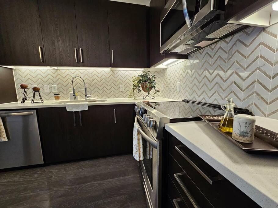 Luxury Highrise In Midtown - Skyline Views And Chic Decor Lejlighed Houston Eksteriør billede