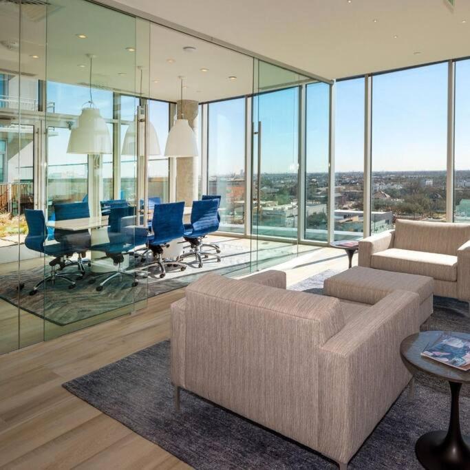 Luxury Highrise In Midtown - Skyline Views And Chic Decor Lejlighed Houston Eksteriør billede