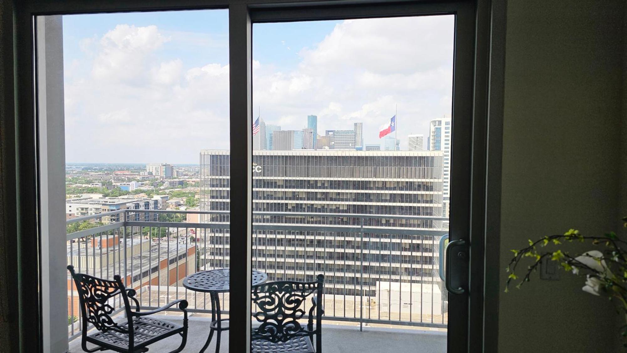 Luxury Highrise In Midtown - Skyline Views And Chic Decor Lejlighed Houston Eksteriør billede