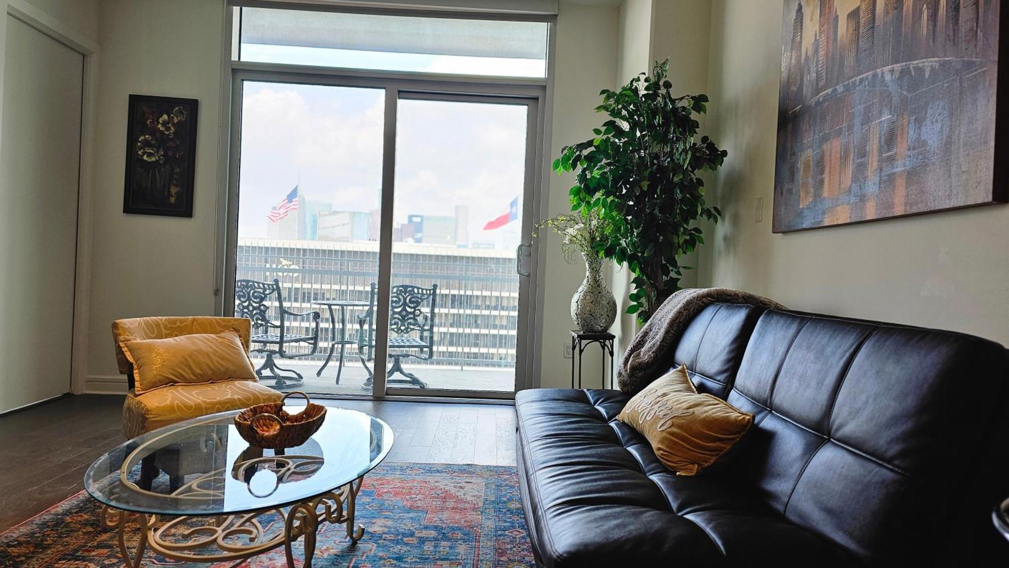 Luxury Highrise In Midtown - Skyline Views And Chic Decor Lejlighed Houston Eksteriør billede